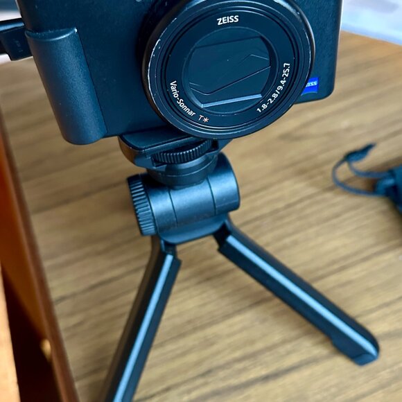 Sony ZV-1 with Creator Kit - Picture 10 of 12